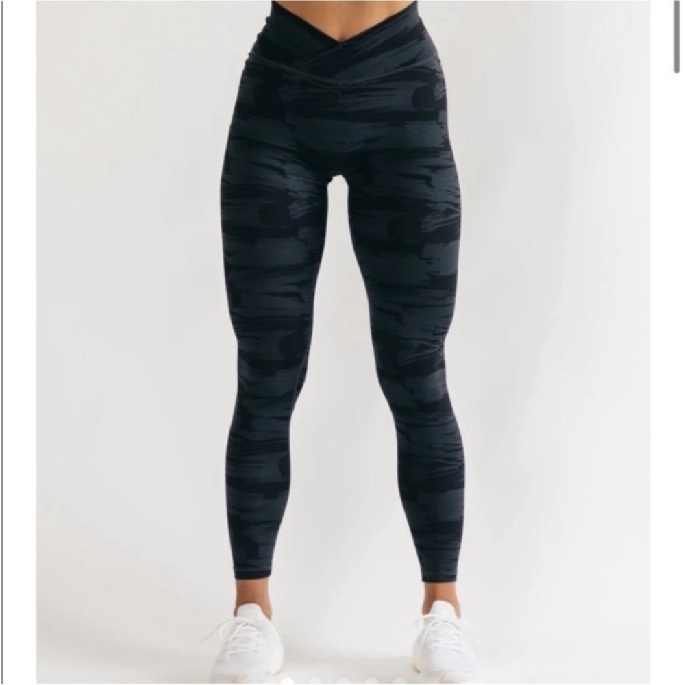 Alphalete Surface Power Leggings Black Camo